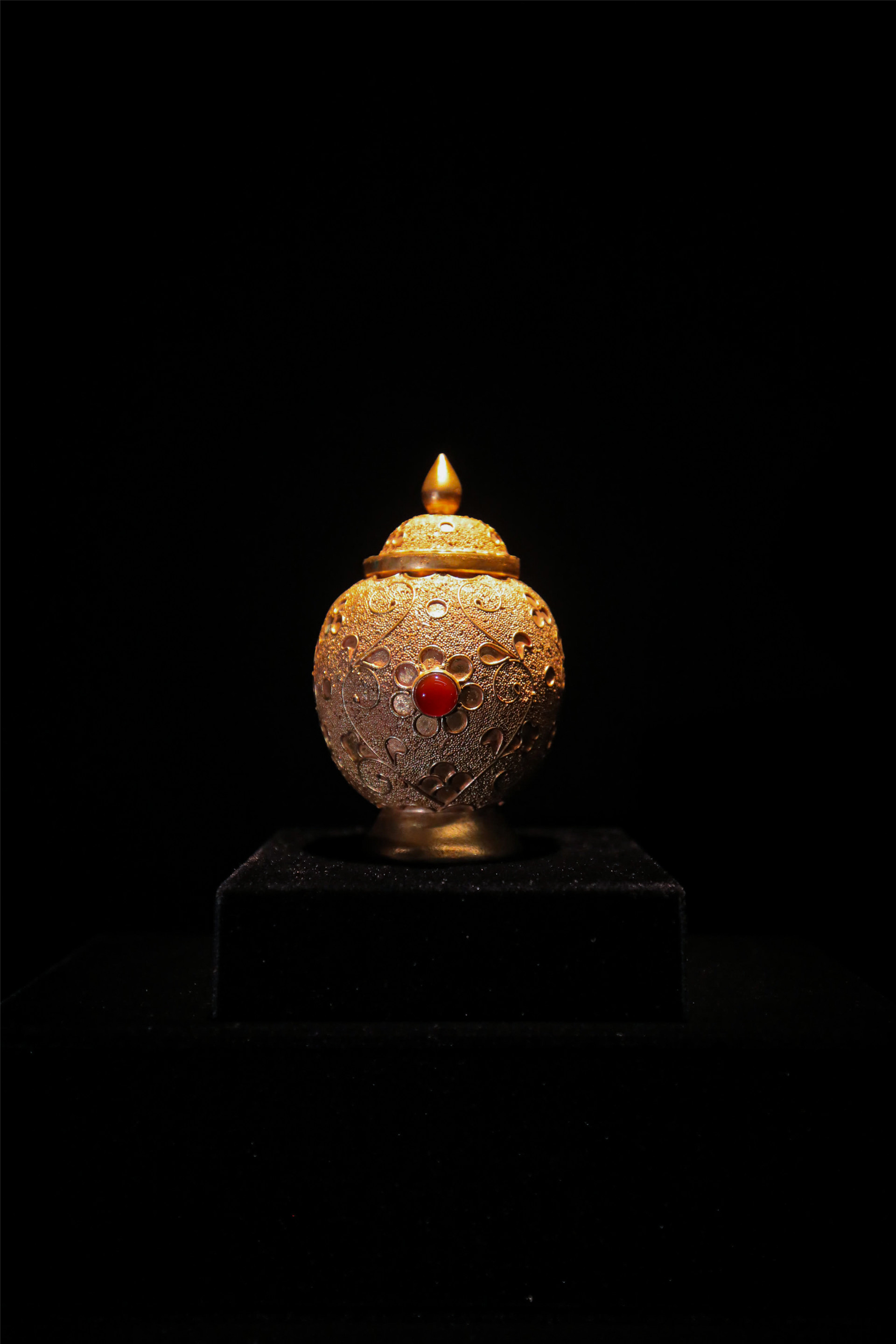 铜镀金小缶